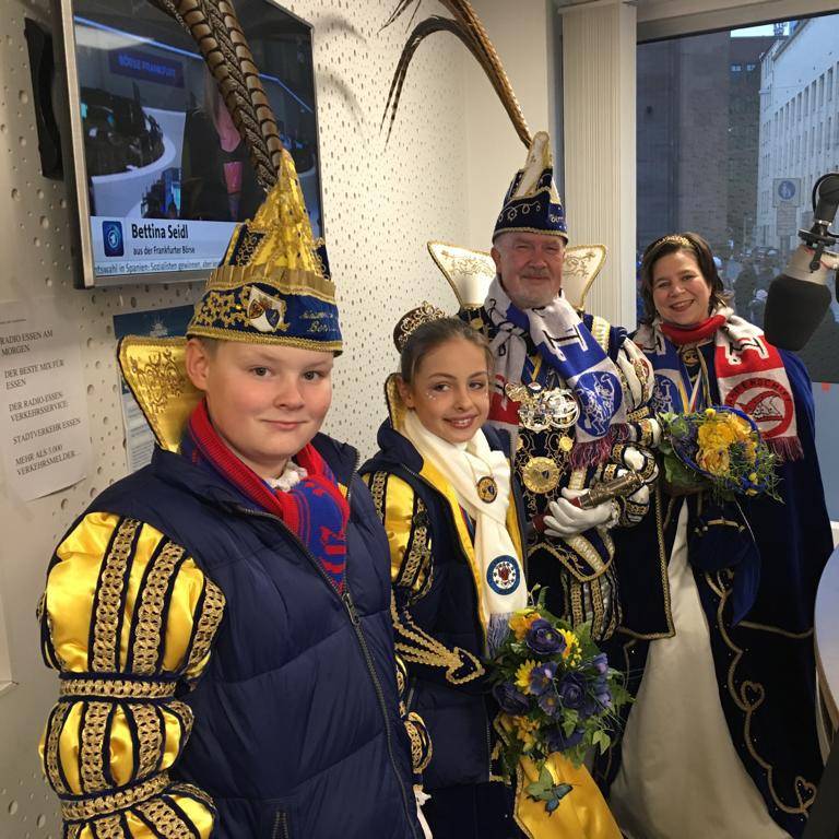 Das Prinzenpaar und das Kinderprinzenpaar bei uns im Radio Essen-Studio