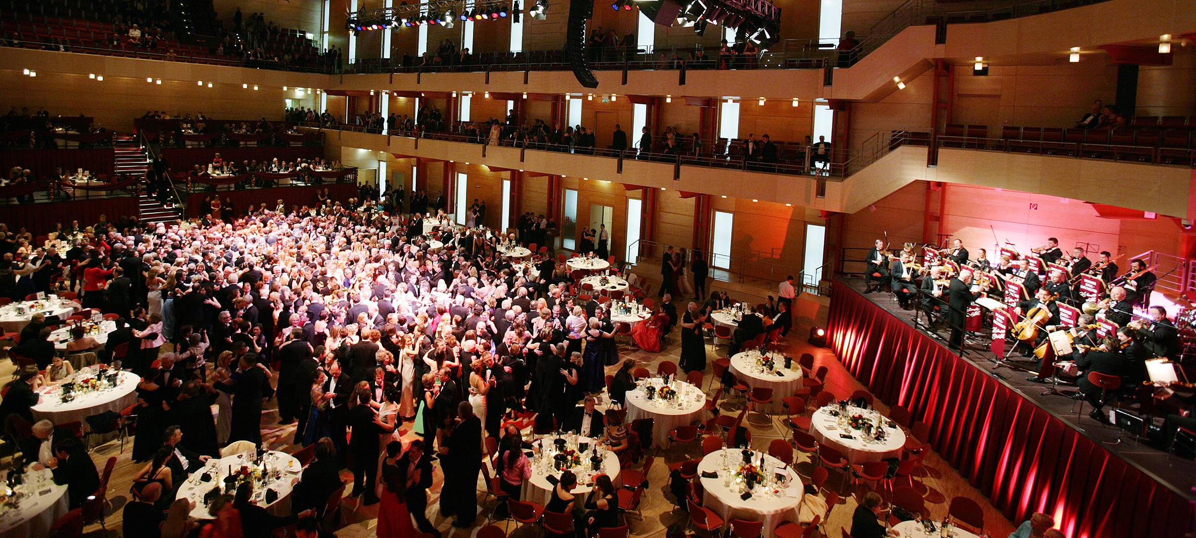 Ein Archivbild des Philharmonischen Balls in der Essener Philharmonie.