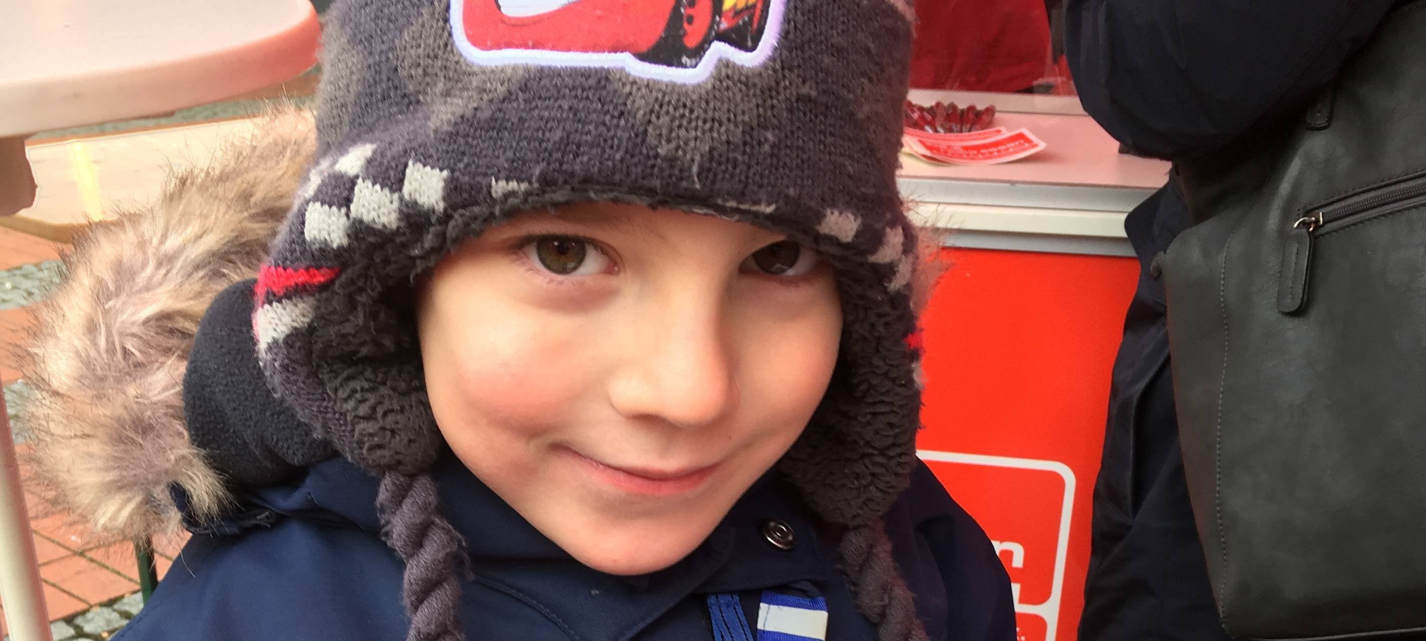 RWE-Herzen und Lebkuchen für den besten Papa bei der Radio Essen Lichtblicke Aktion in Steele