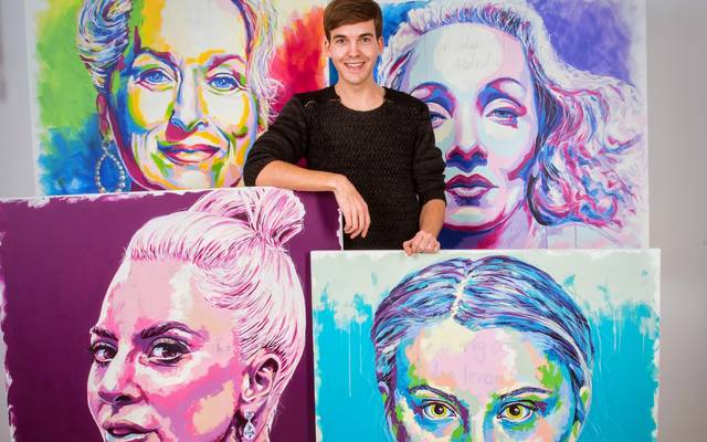 Oliver Schäfer aus Essen-Rüttenscheid malt starke Frauen als Pop-Art-Portrait.