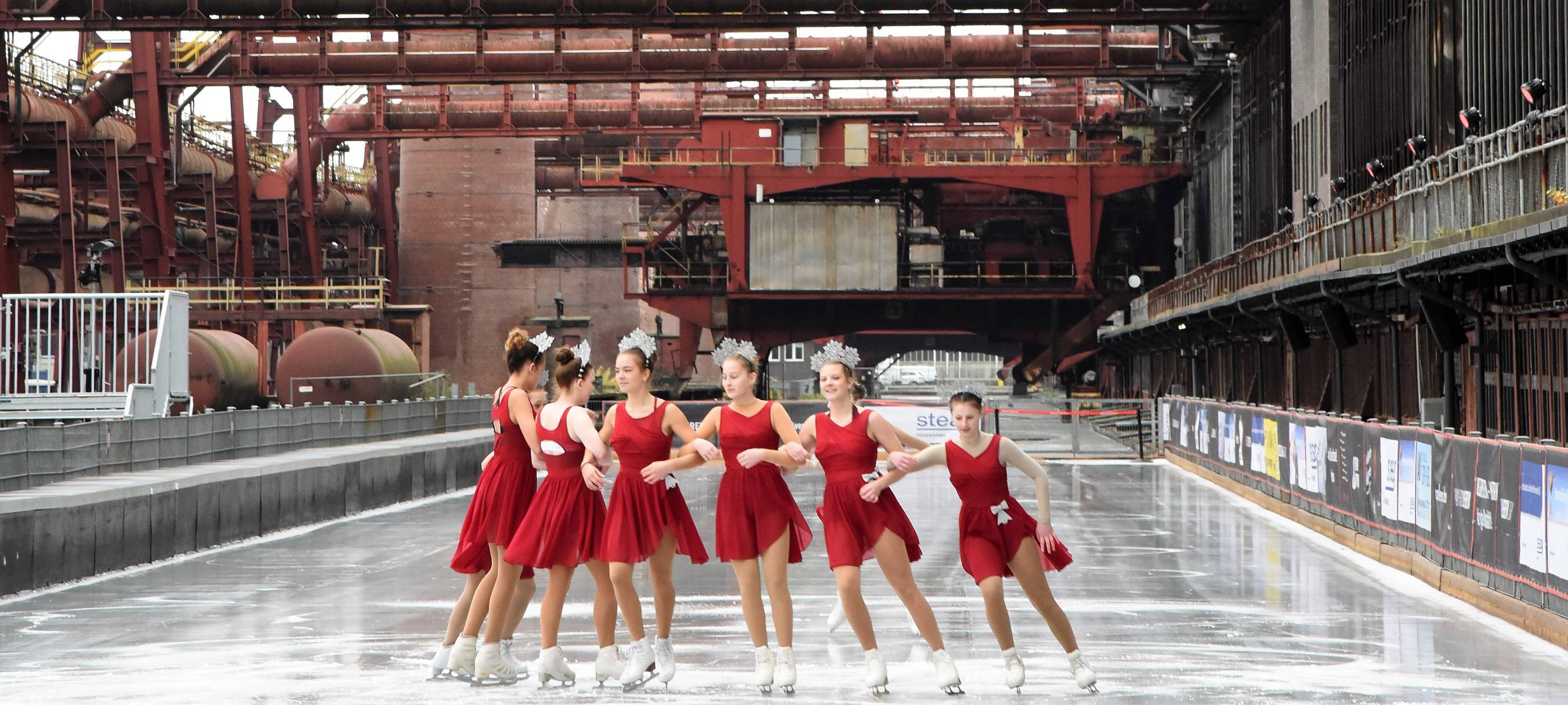 Öffnungszeiten und Preise Eislaufbahn Zollverein: Schlittschuhfahren, Eisdisco, Eisstockschießen