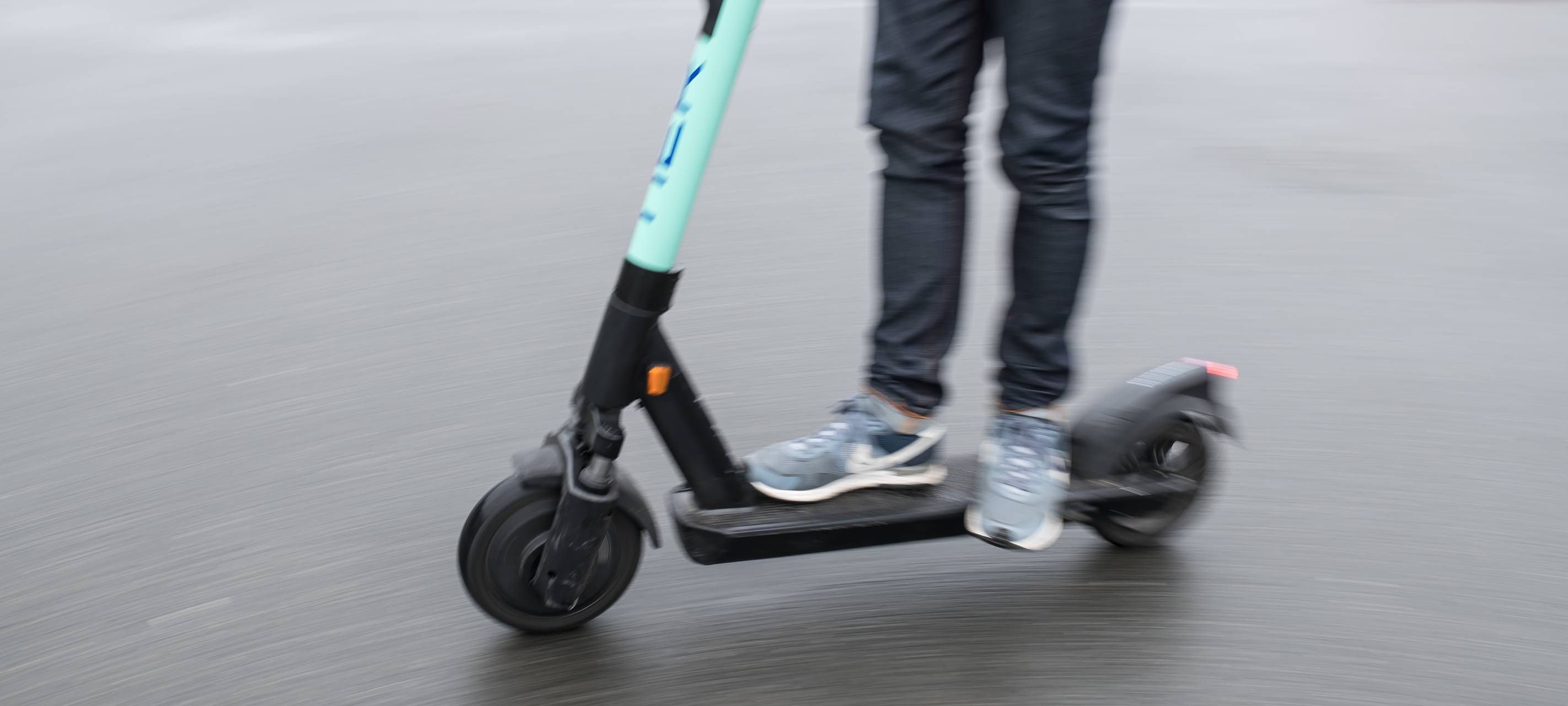 Flucht in Essen auf E-Scooter - Mann versucht Bundespolizisten zu entkommen