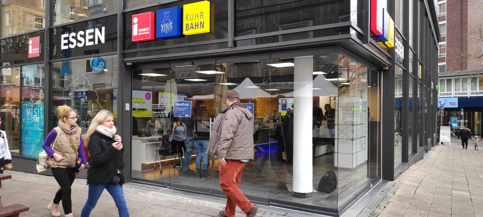 Die neue Kombi aus Touristikzentrale und Kundencenter der Ruhrbahn gleich am Anfang der Kettwiger Straße in Essen.