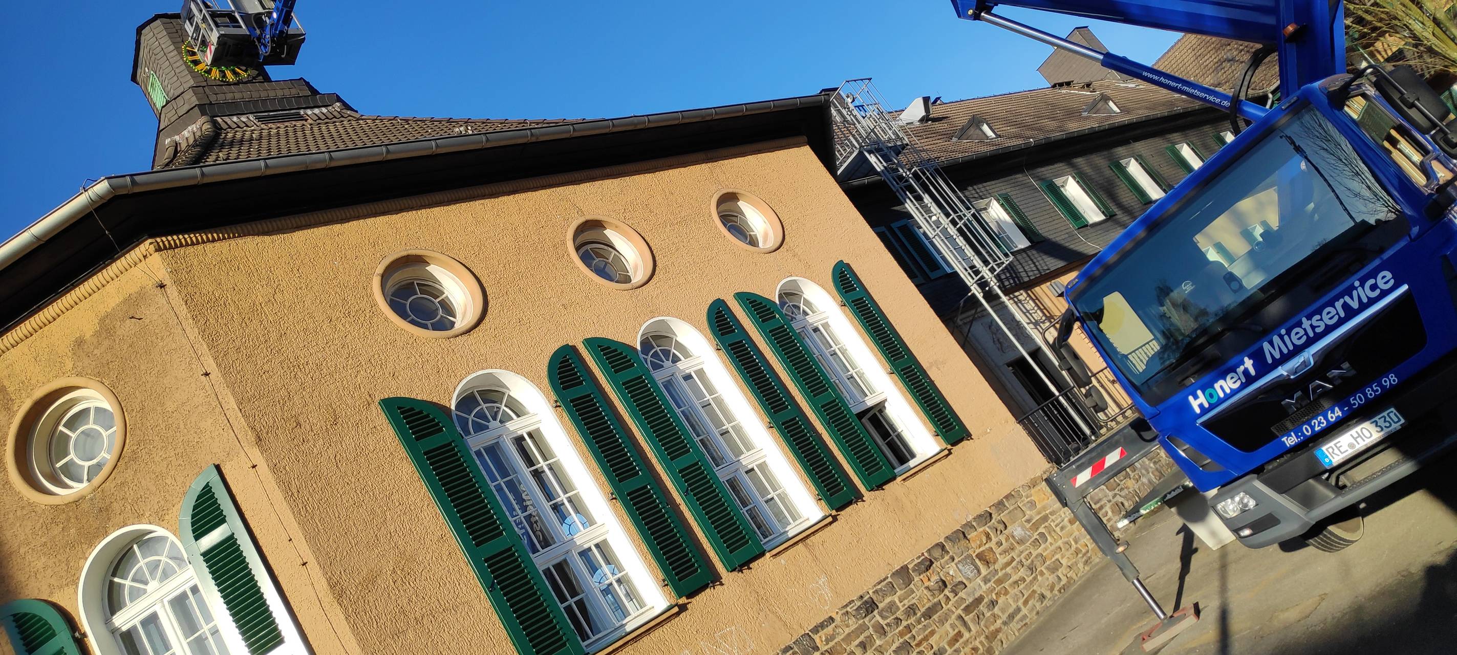 Kinderheim in Essen bekommt restaurierte Uhr zurück