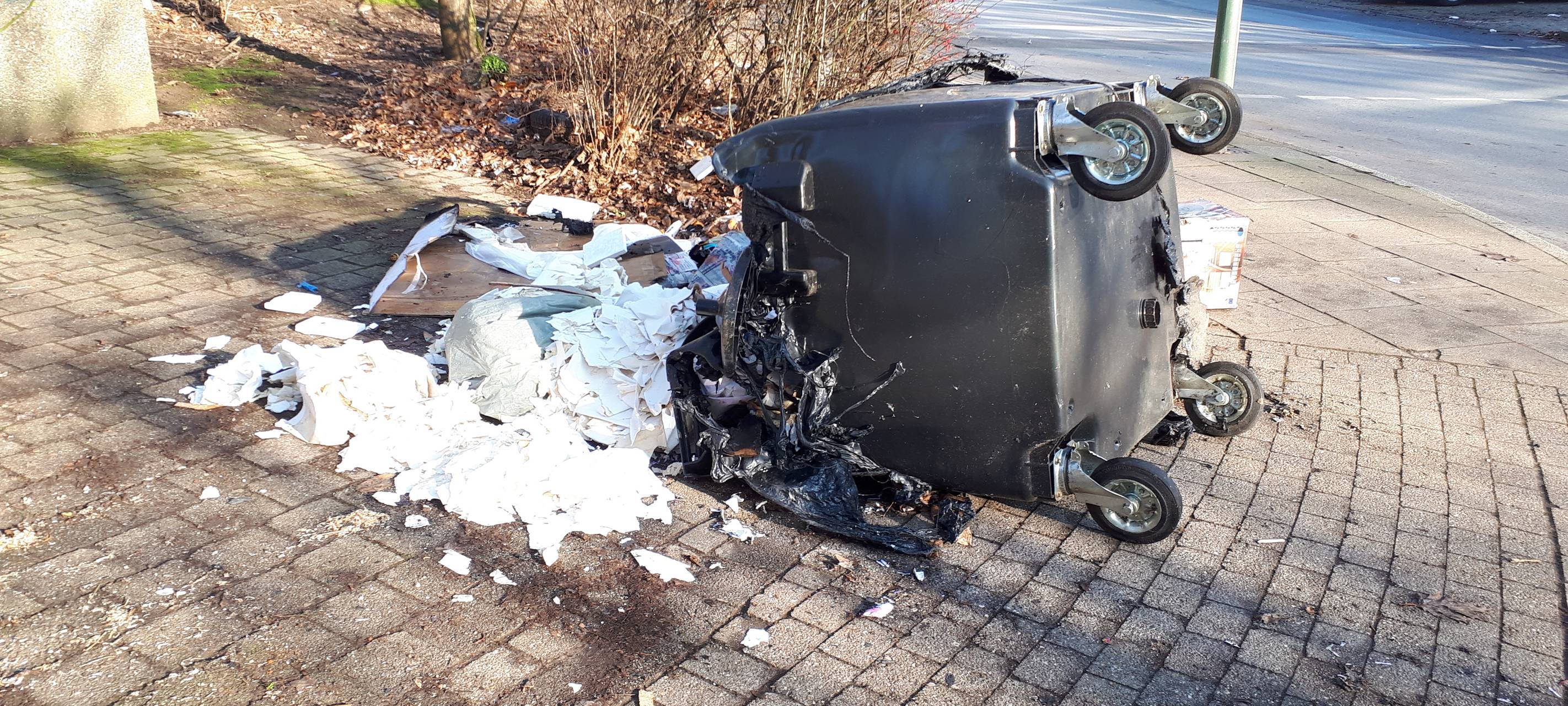 Brennende Mülltonnen an Silvester