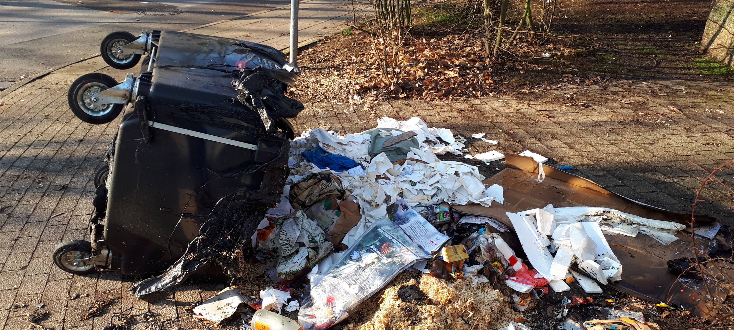 Brennende Mülltonnen an Silvester