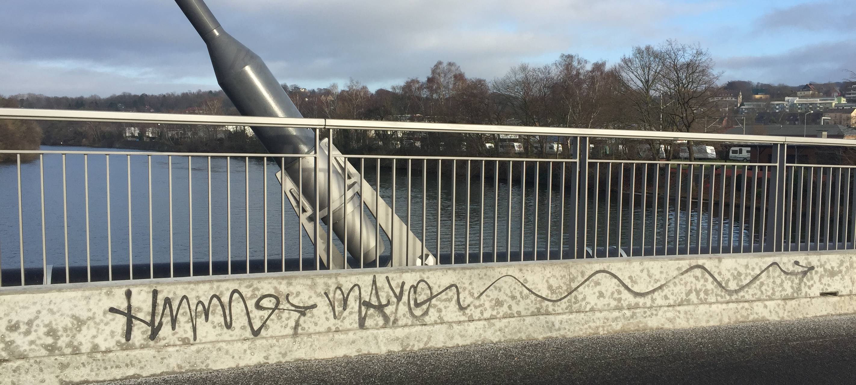 Kampmannbrücke in Essen: Graffitis nach zwei Wochen
