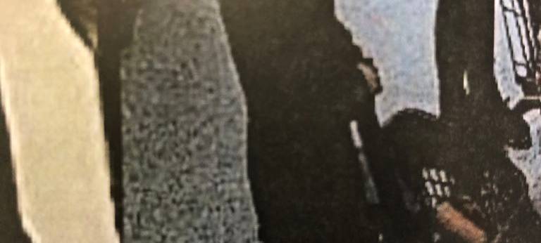 Polizei Essen sucht Täter mit Überwachungsfotos