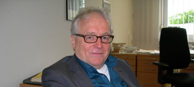 Karlheinz Endruschat, noch zu SPD-Zeiten in seinem Büro.