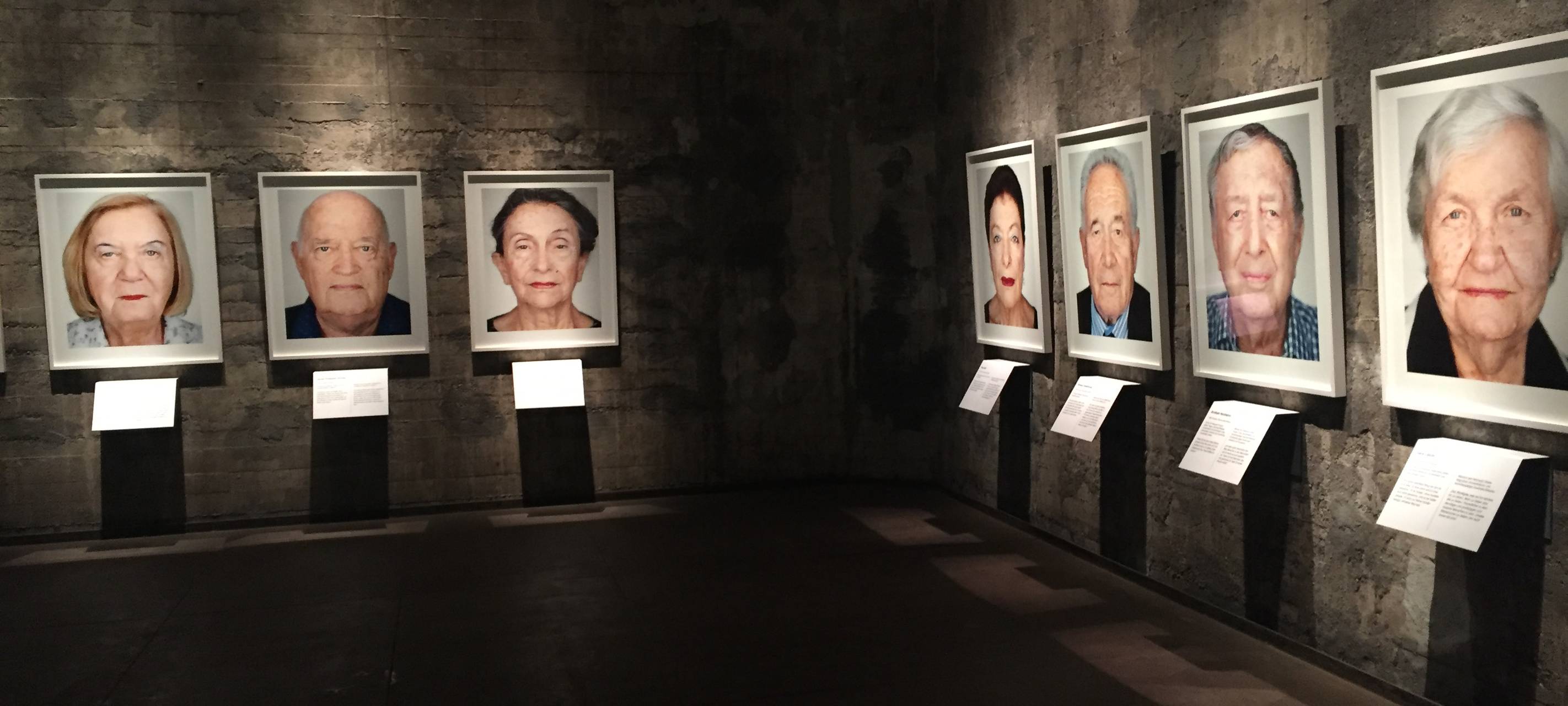 Essen: Merkel eröffnet Foto-Ausstellung zum Holocaust auf Zollverein