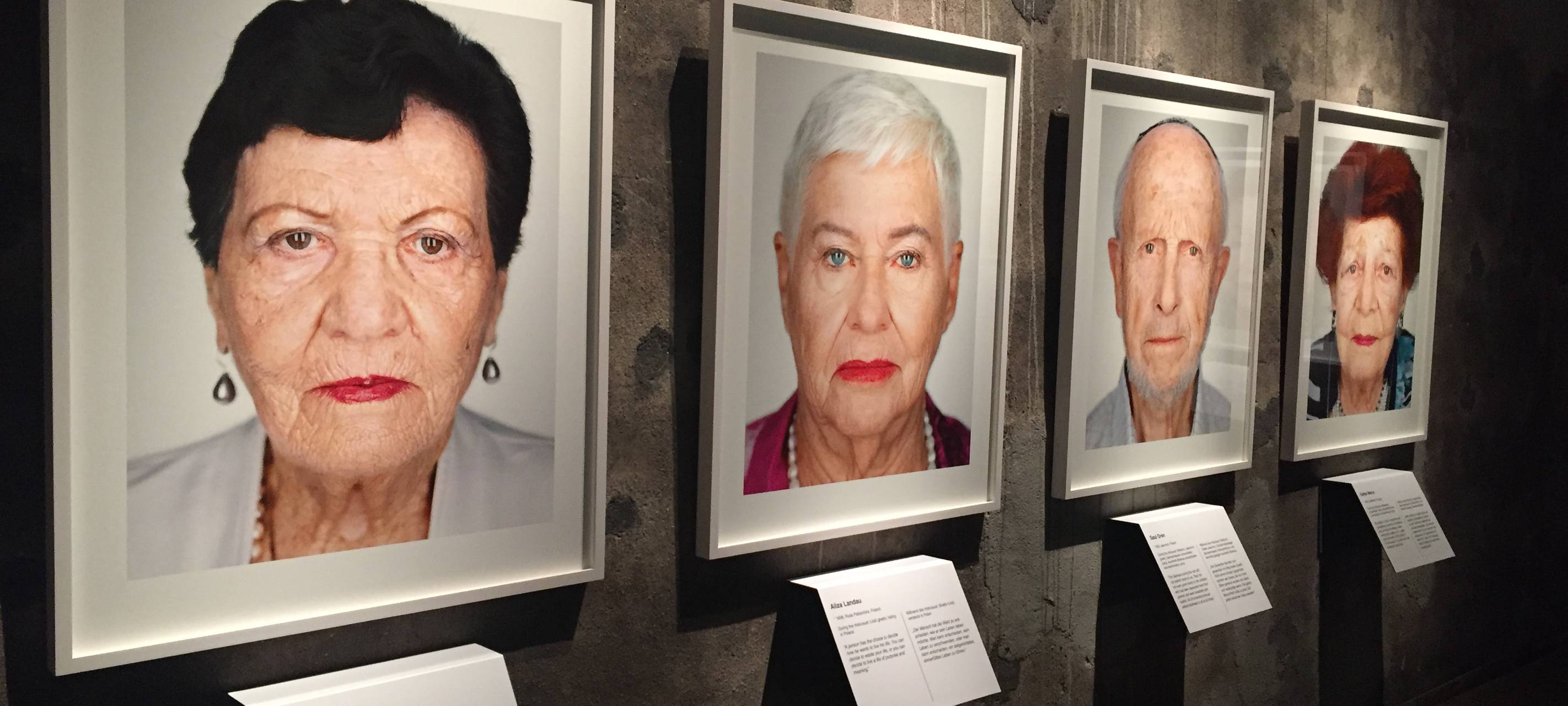 Essen: Merkel eröffnet Foto-Ausstellung zum Holocaust auf Zollverein