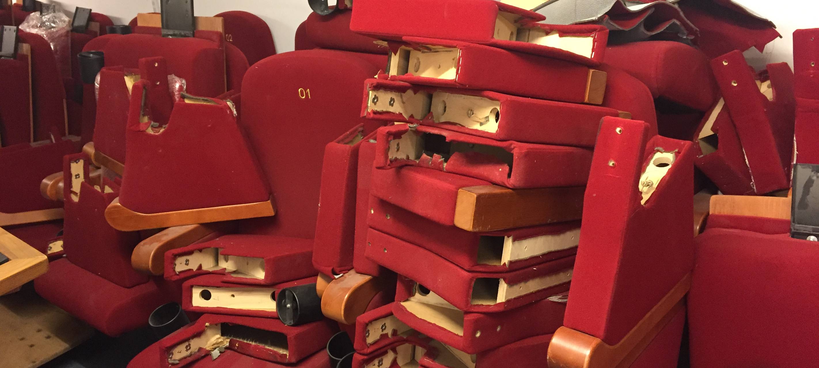 Neue Kinosessel für die Lichtburg Essen