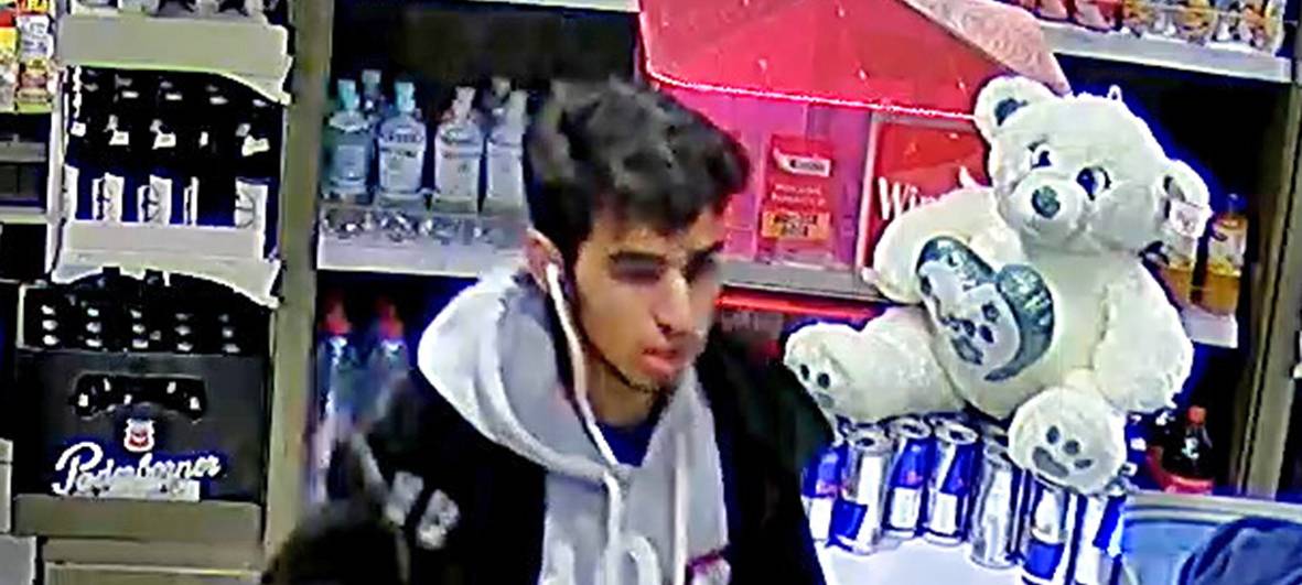 Fahndungsfoto der Polizei Essen nach versuchtem Tankstellenüberfall in Essen-Stoppenberg