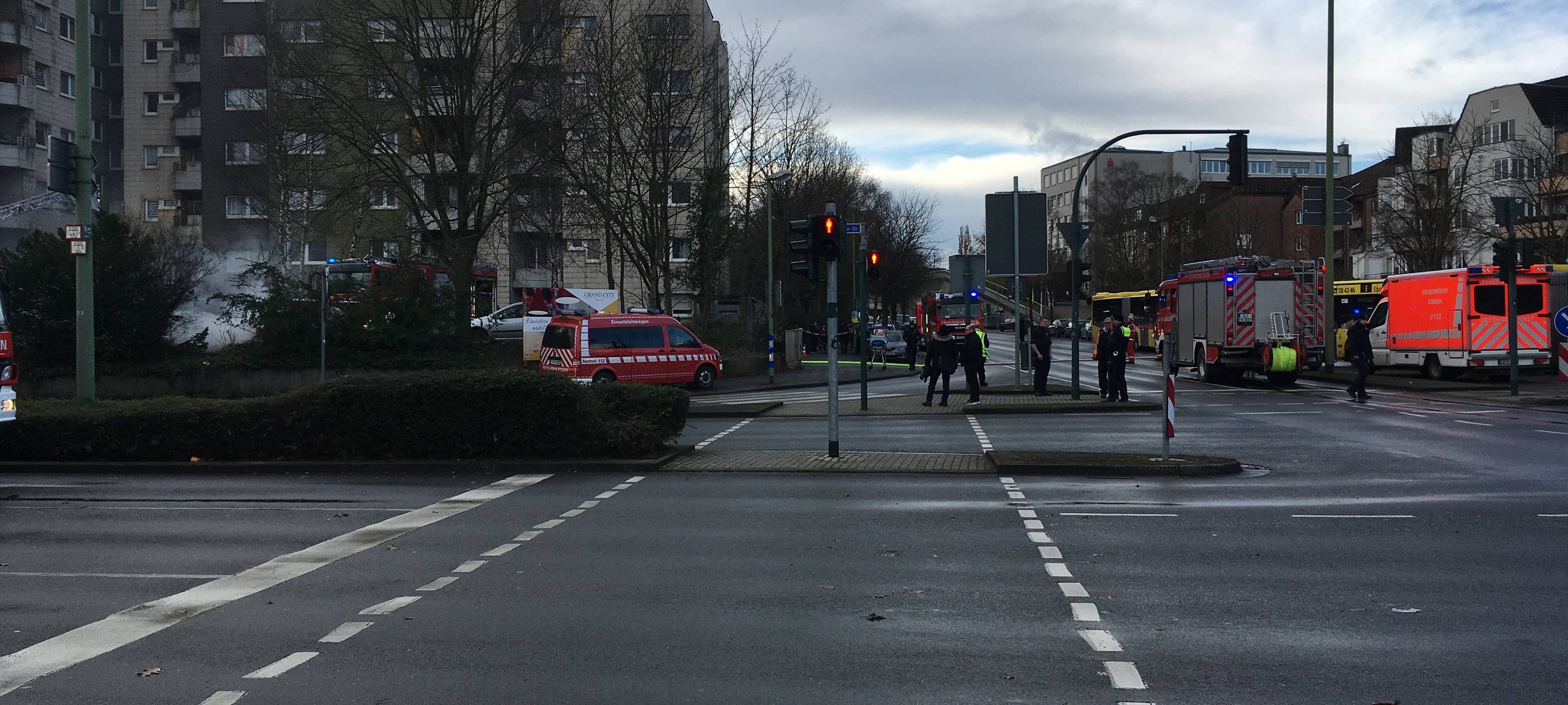 Essen: Feuer in Tiefgarage - dichter schwarzer Rauch