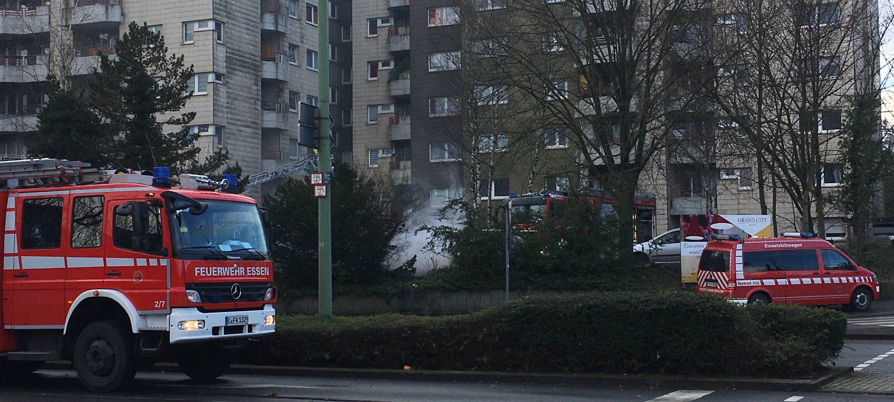 Essen: Feuer in Tiefgarage - dichter schwarzer Rauch