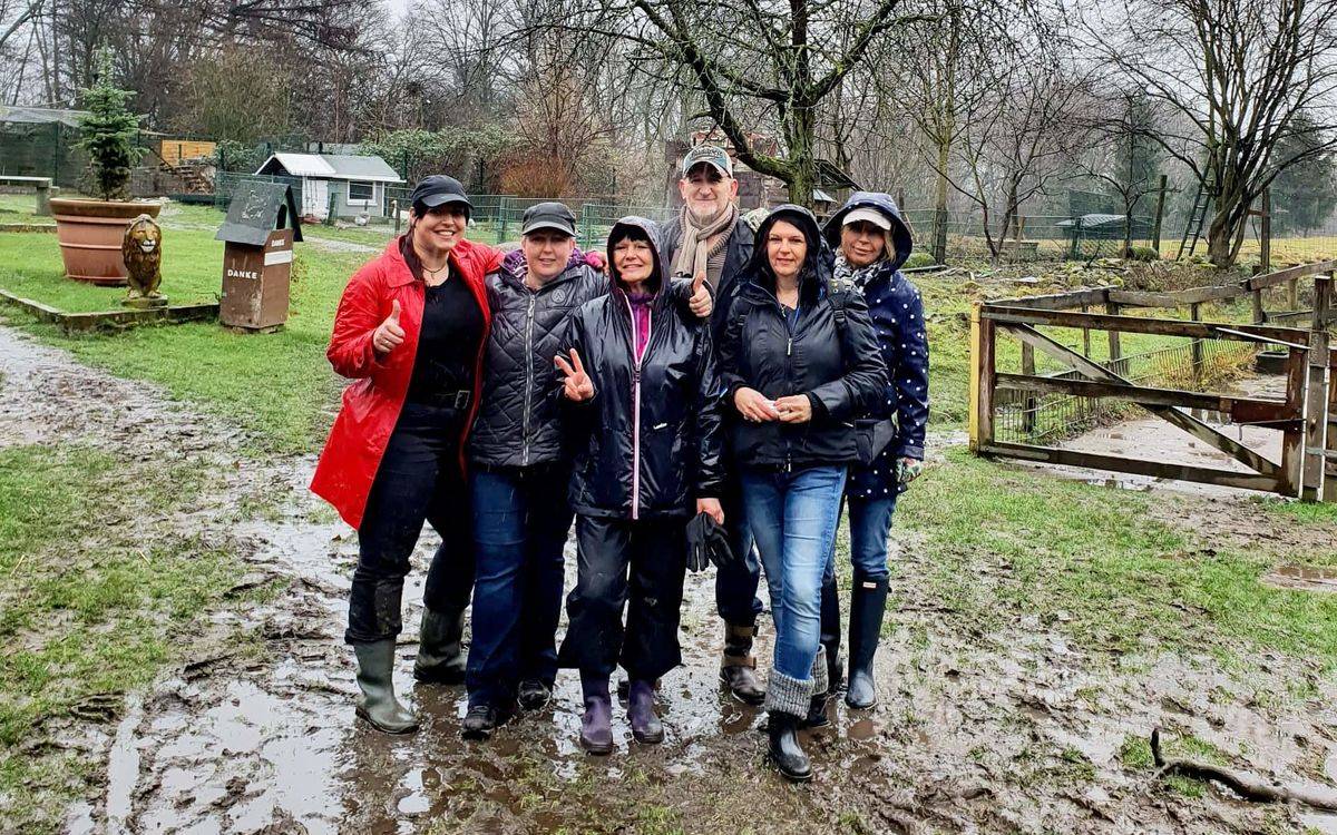 Tierschützer holen Tiere aus Wildgehege in Essen-Schonnebeck