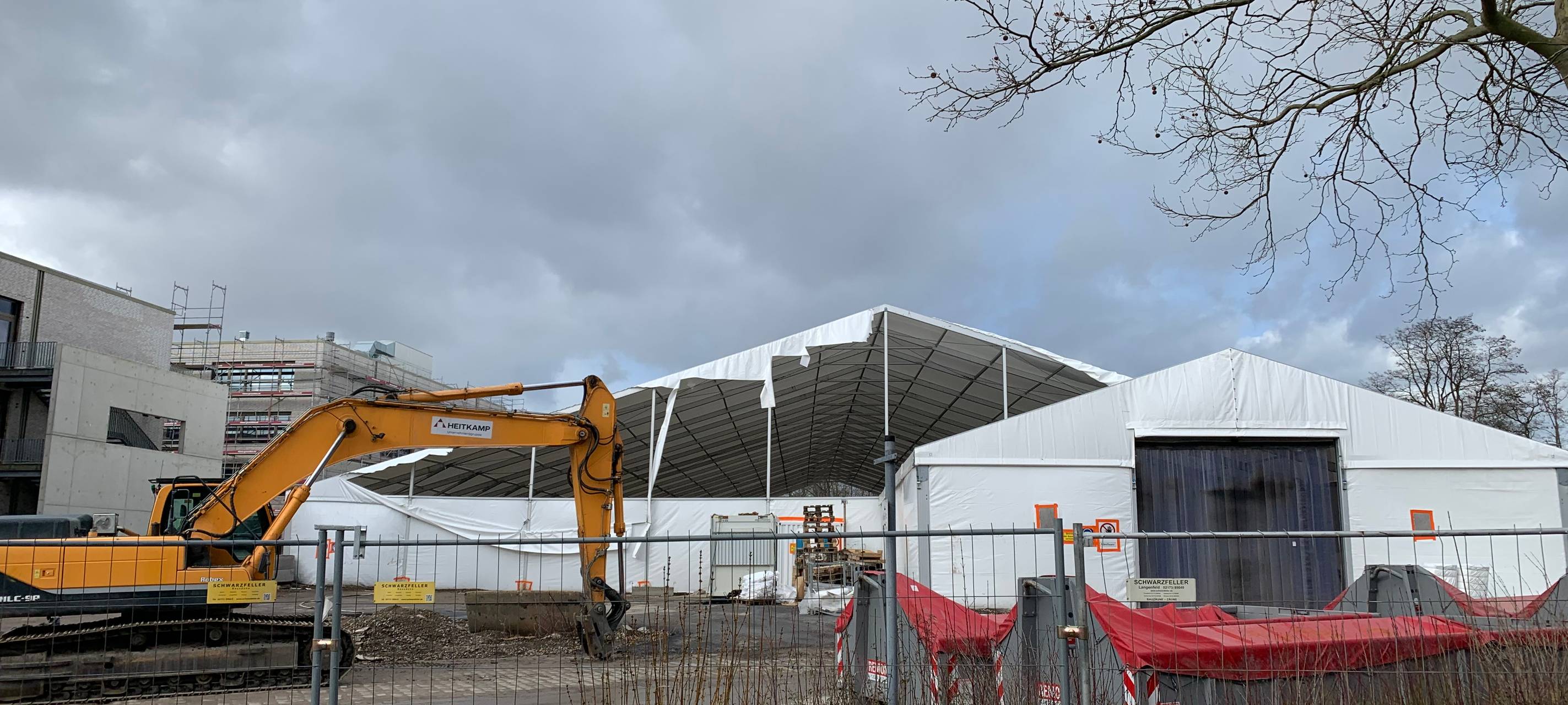 Essen: Asbest in Luft nach Sturm Sabine? Zelt von Gustav-Heinemann-Gesamtschule beschädigt