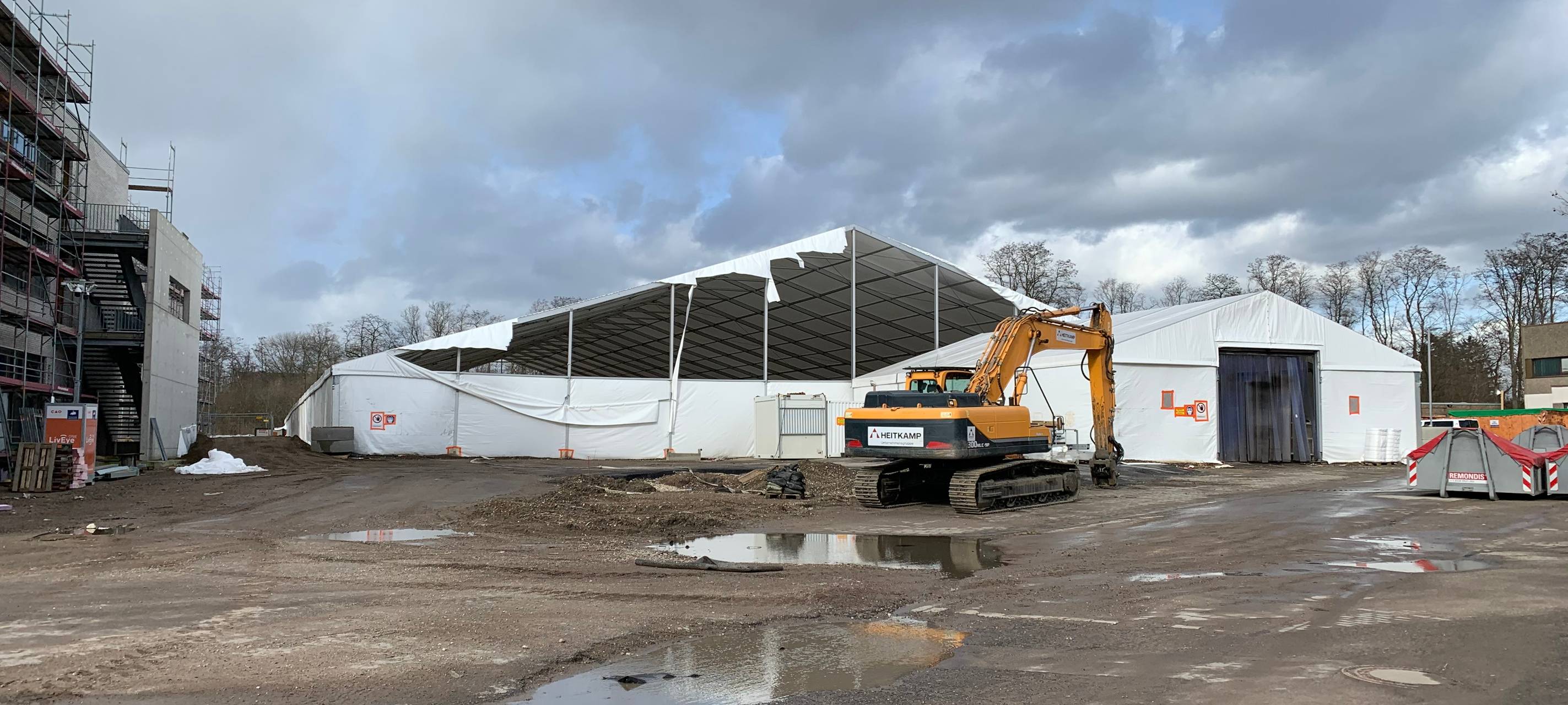Essen: Asbest in Luft nach Sturm Sabine? Zelt von Gustav-Heinemann-Gesamtschule beschädigt
