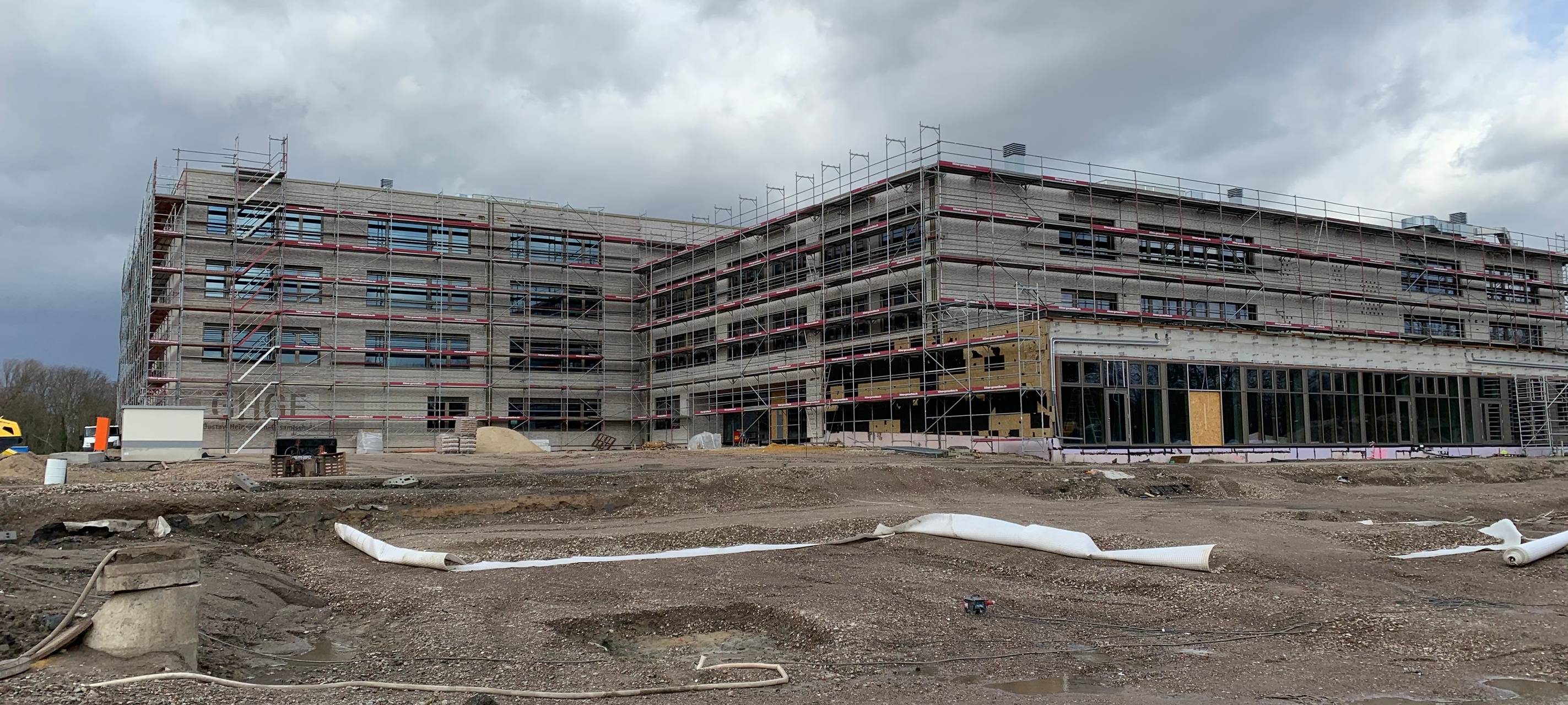 Essen: Asbest in Luft nach Sturm Sabine? Zelt von Gustav-Heinemann-Gesamtschule beschädigt