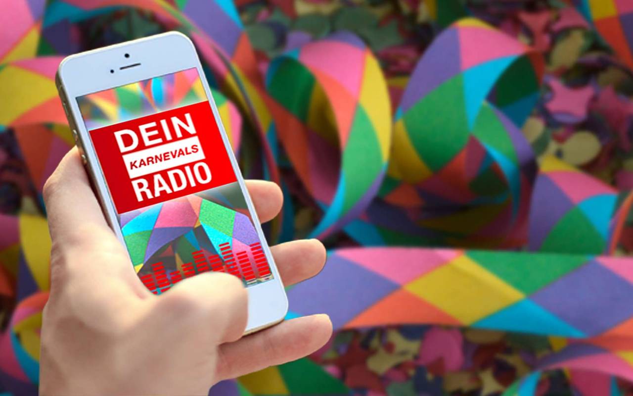 Ein Smartphone zeigt die App mit geöffnetem Dein Karnevals Radio an.