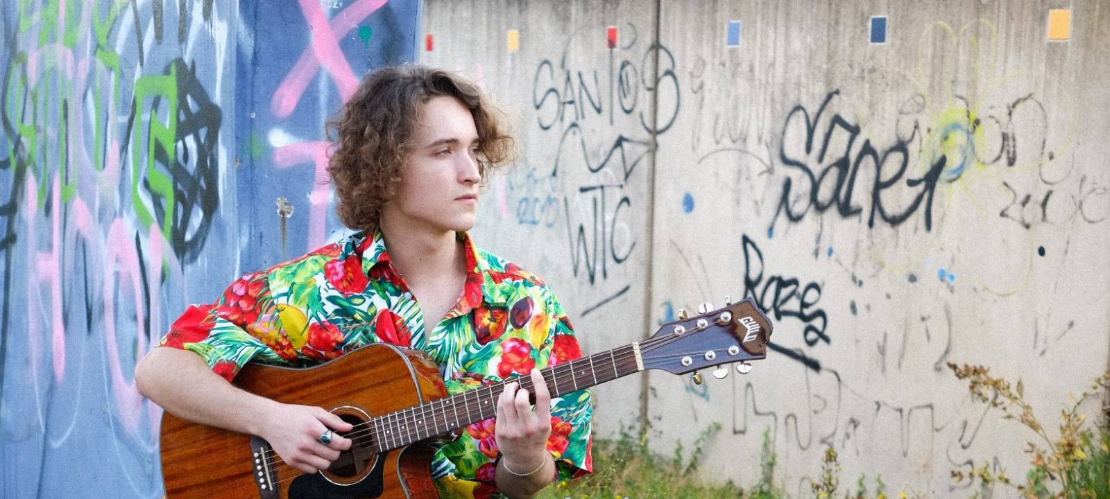 Ein Dude und seine Gitarre