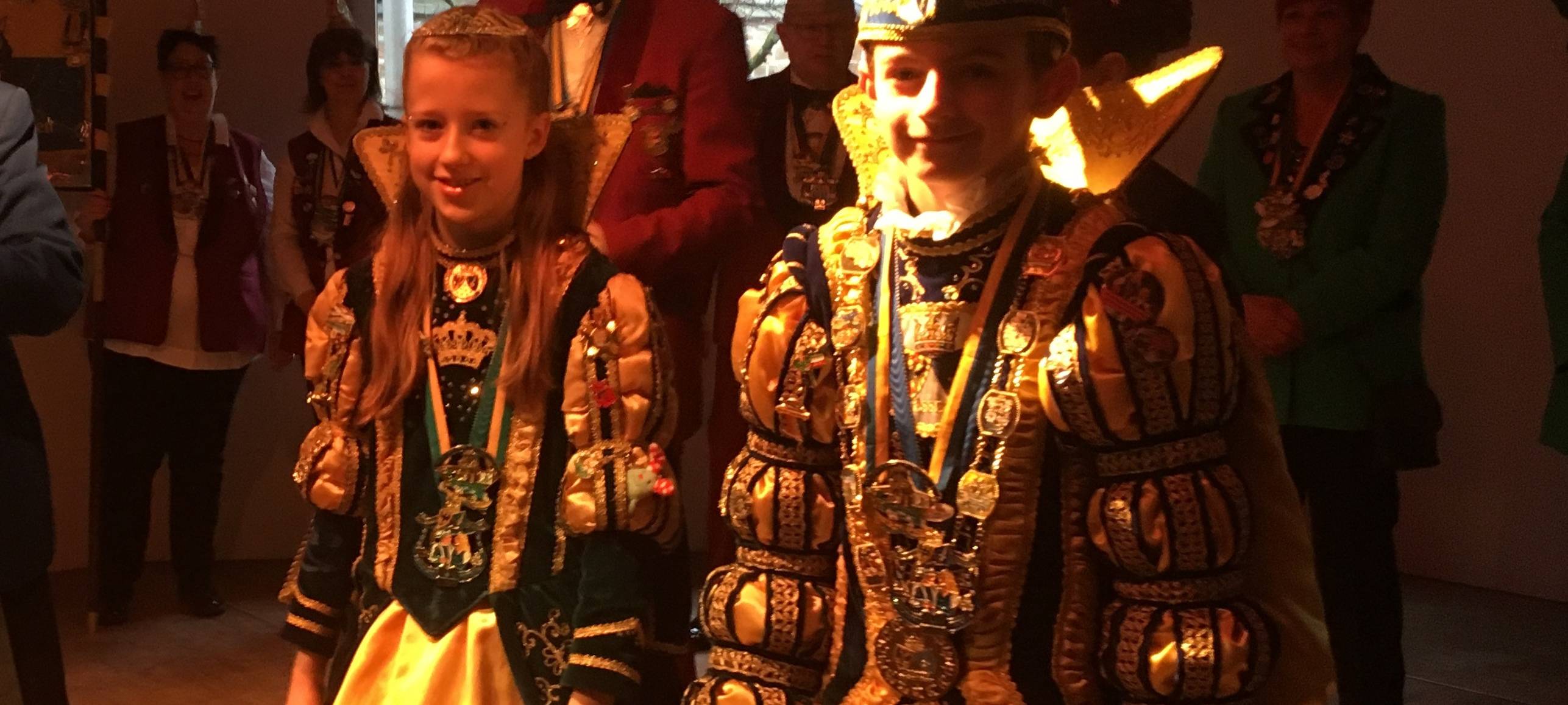 Das Kinderprinzenpaar Jillian-Alica, die Erste und Noah, der Erste beim Karneval in Essen Hesingen