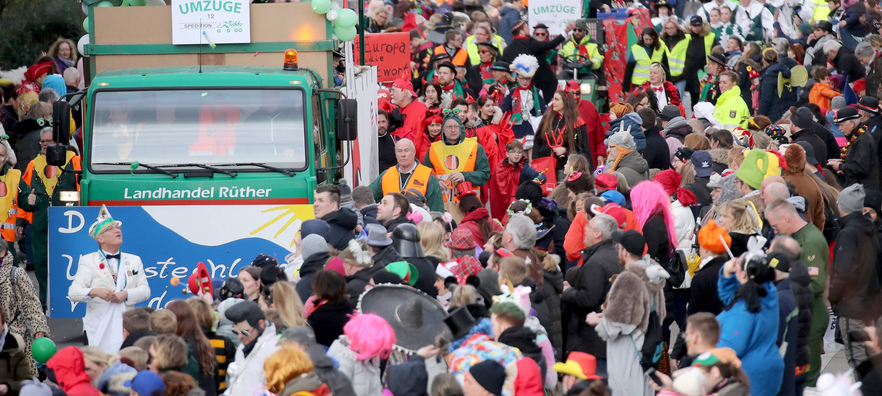 Rosenmontagszug des Festausschusses Kupferdreher Karneval 2019 Umzug Karneval