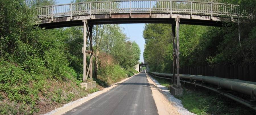 Holzbrücke über den Nordsternweg in Essen-Altenessen