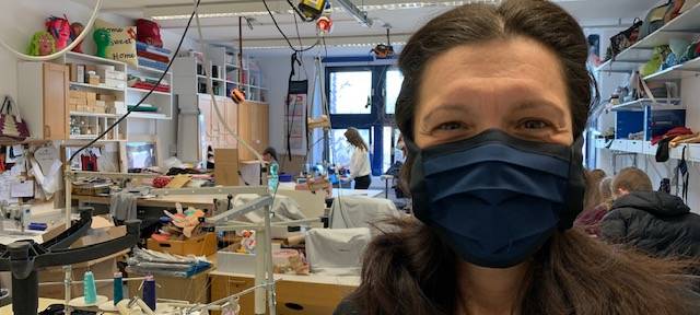 Jugendberufshilfe in Essen näht Schutzmasken für die Mitarbeiter der Feuerwehr