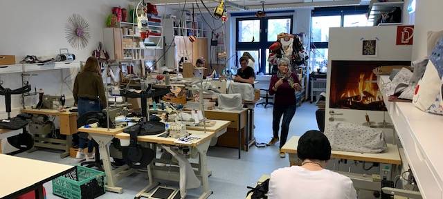 Jugendberufshilfe in Essen näht Schutzmasken für die Mitarbeiter der Feuerwehr