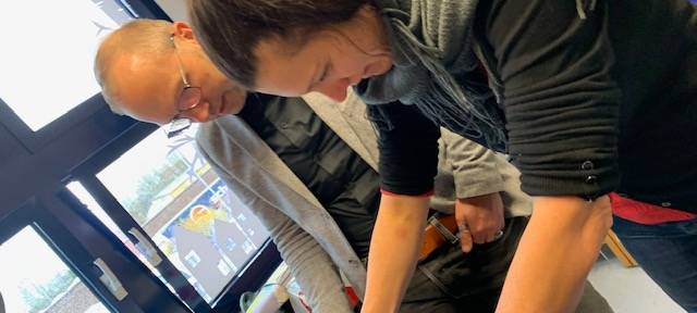 Jugendberufshilfe in Essen näht Schutzmasken für die Mitarbeiter der Feuerwehr