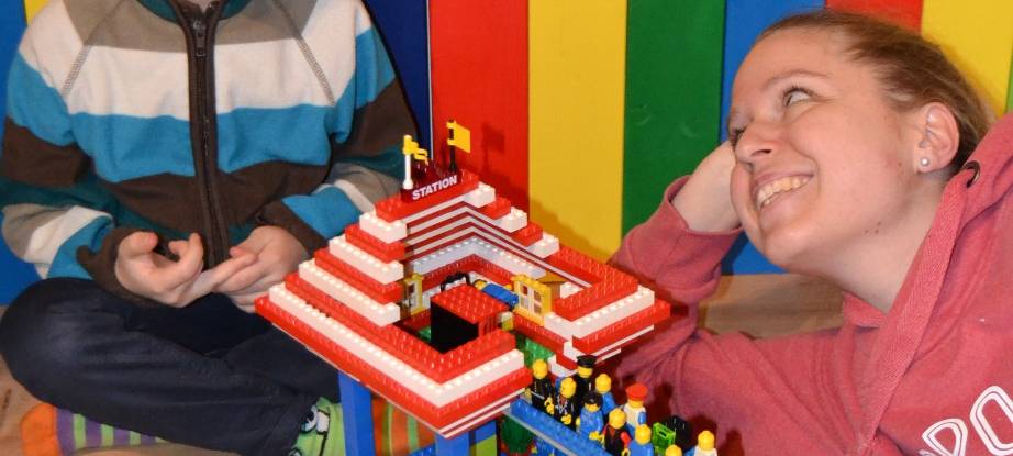 Familie Lichtenstein aus Frohnhausen baut als "Team #Masa" Lego für die "Familien-Challenge".
