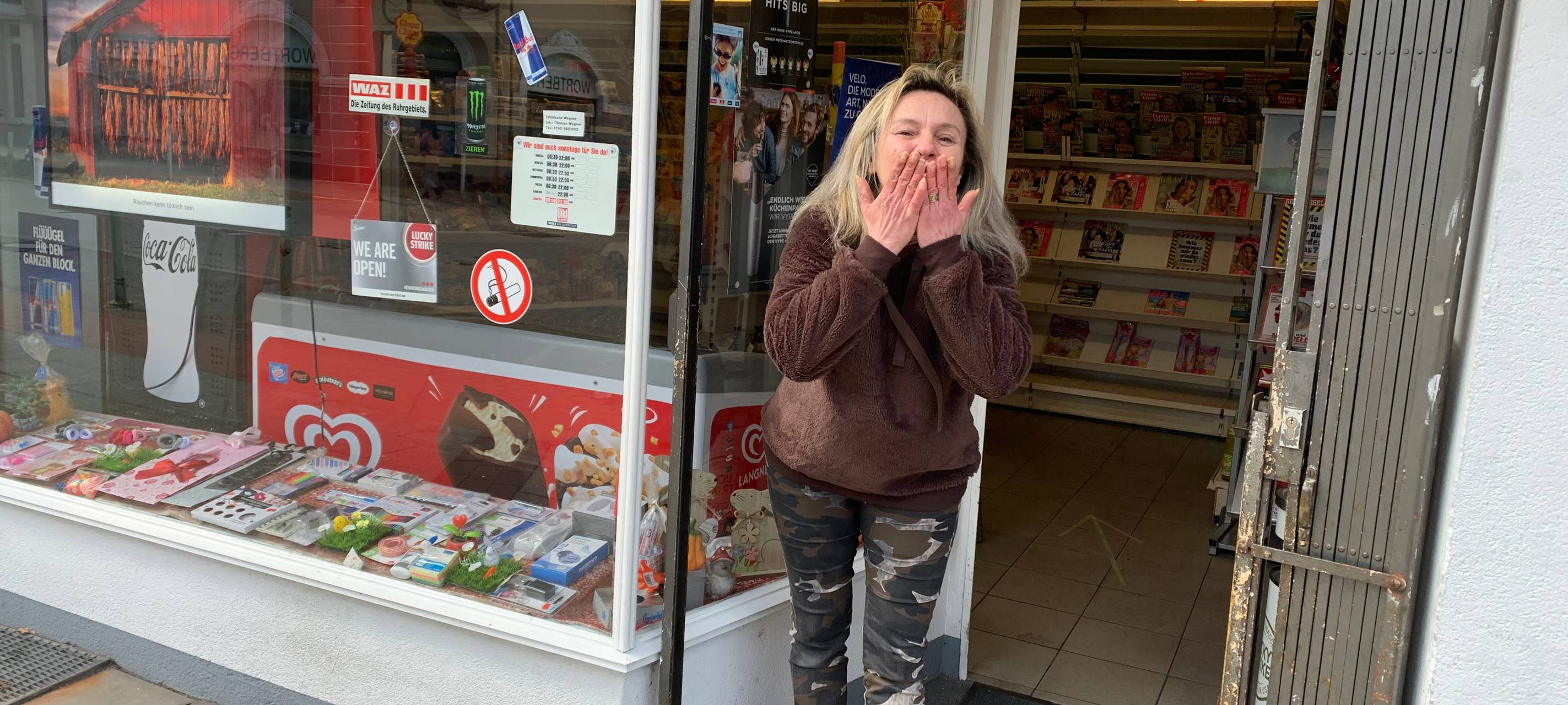 Katarina gibt Radio Essen immer die aktuelle Temperatur durch. Sie ist mit dem Presseshop an der Rü eine unserer Wetterbuden in den Stadtteilen in Essen.