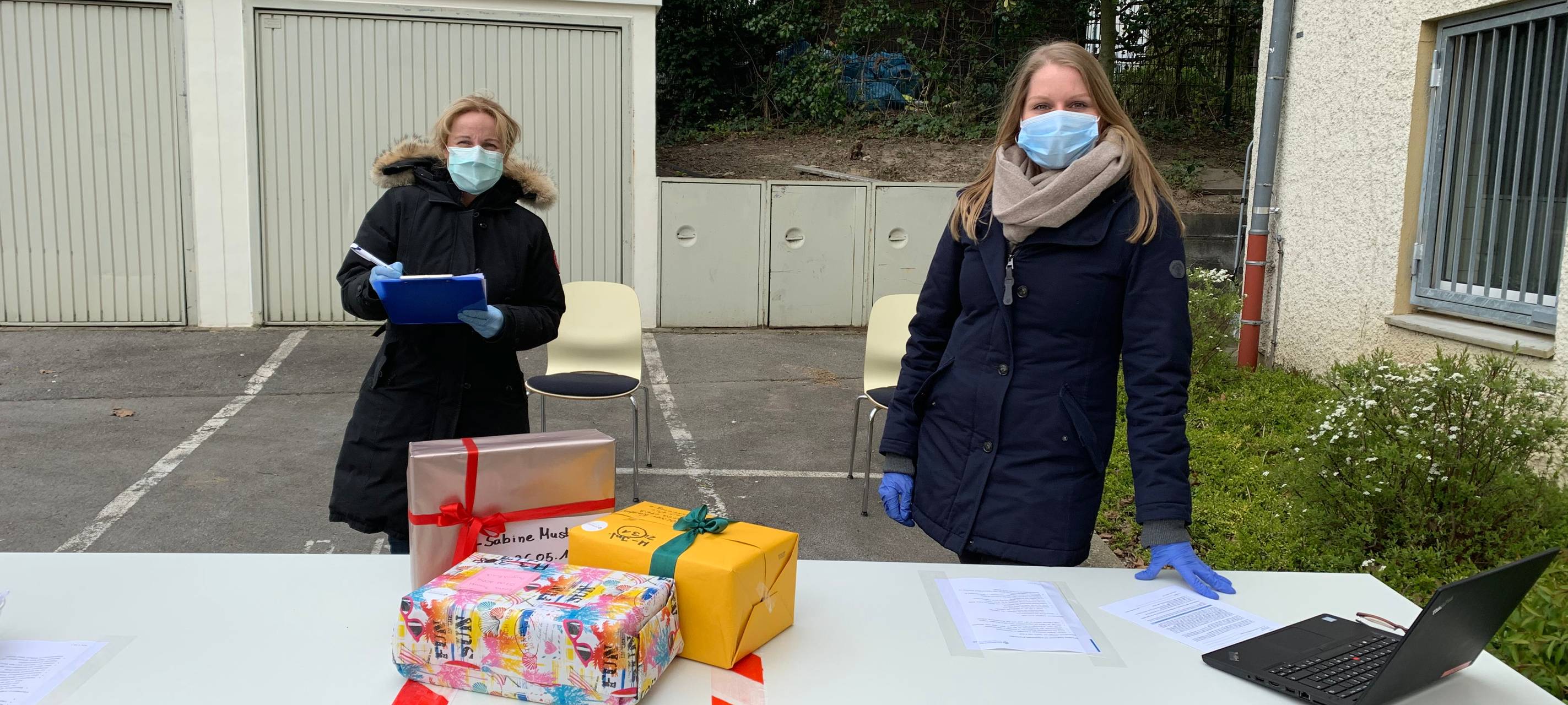 Uniklinik nimmt Päckchen für Patienten an, wegen Besuchssperre durch Corona.