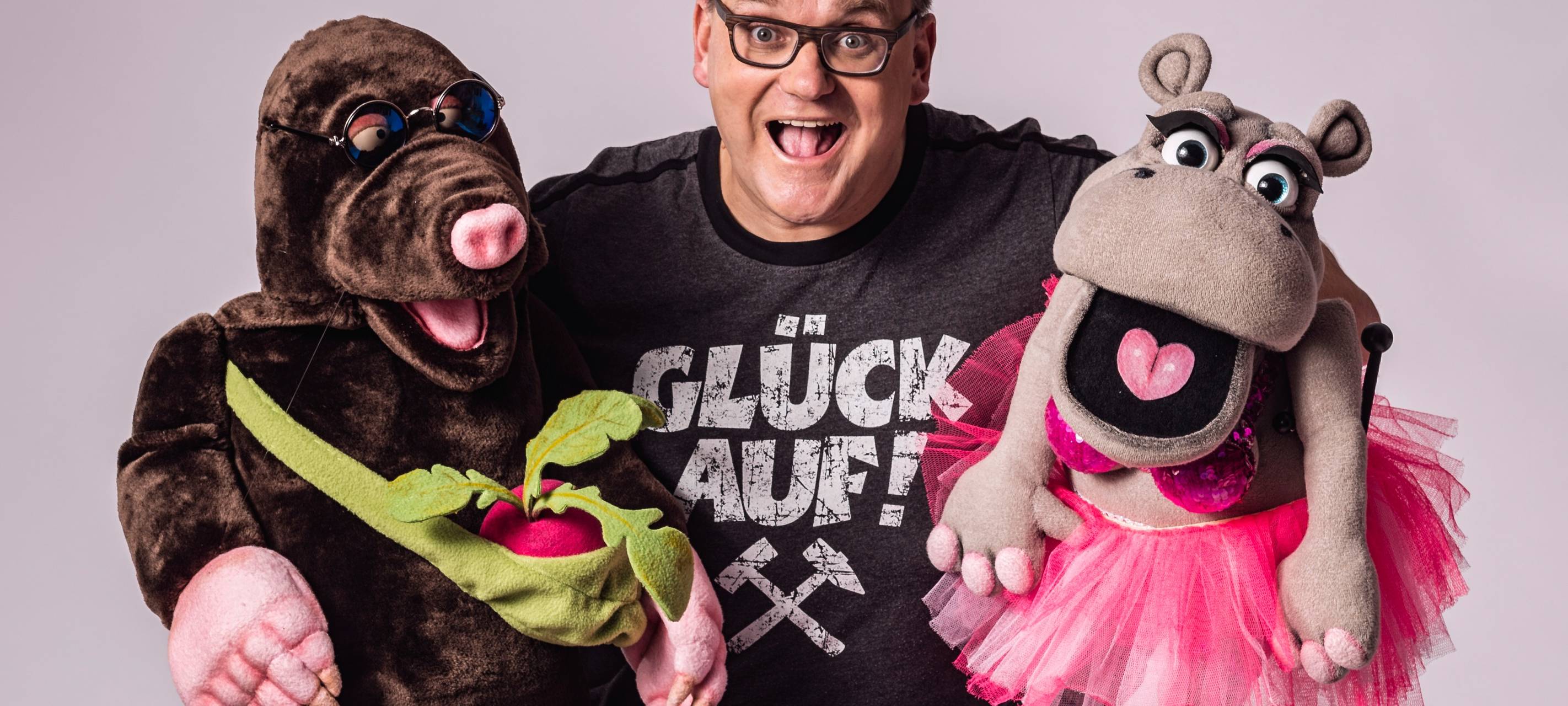 Zauberer und Bauchredner Kicha Micha