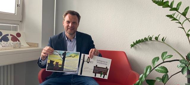 Der Psychologe Dr. Björn Enno Hermans aus Essen erklärt Kindern mit seinem Märchen "Aufregung im Wunderwald" die Corona-Krise.