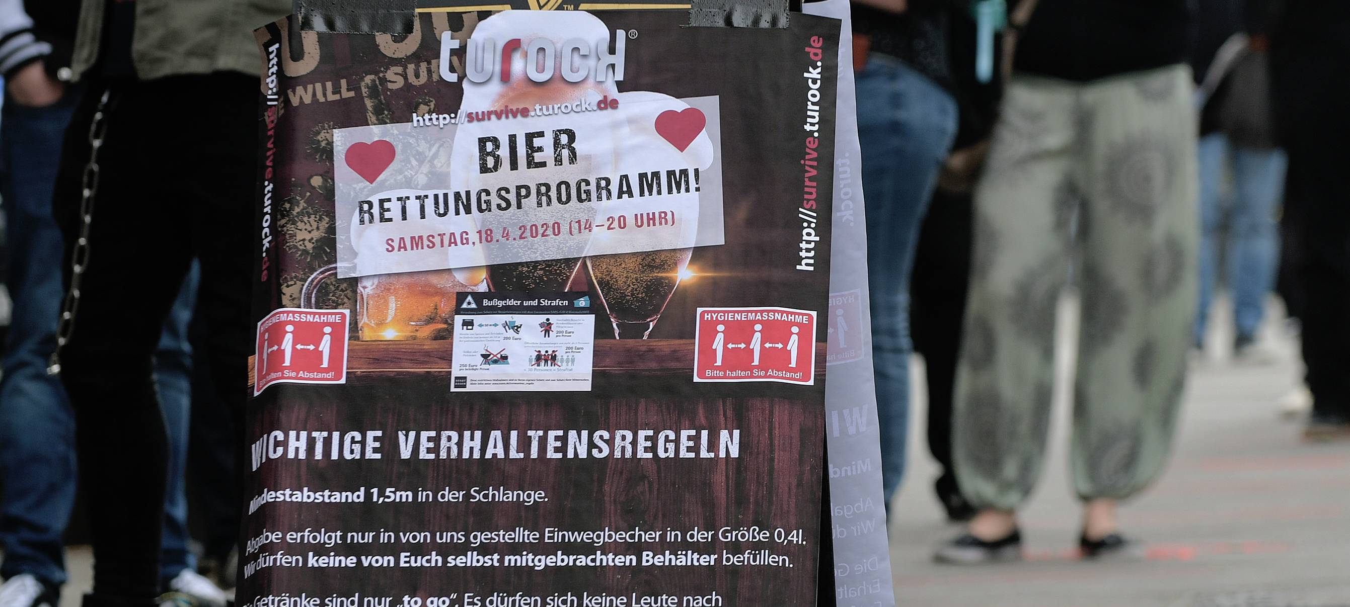 Disko Turock in Essen verkauft Bier gegen Spende, Ordnungsamt löst Aktion wegen Corona später auf