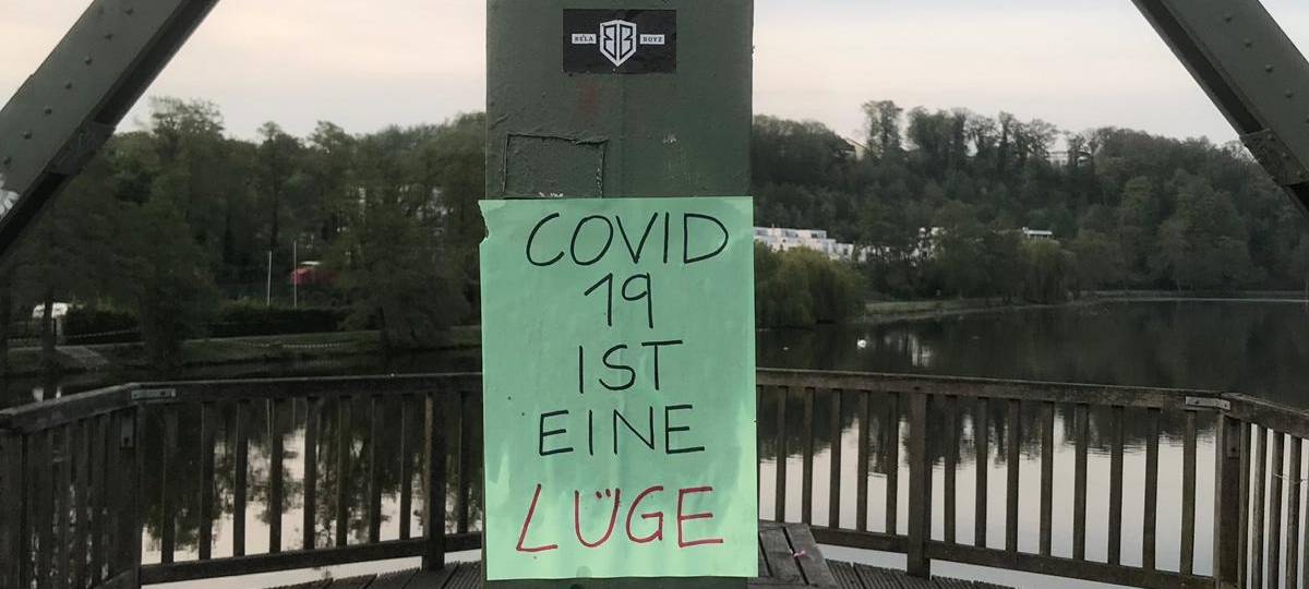 Aushang Covid-Verschörungstheorie Corona Lüge