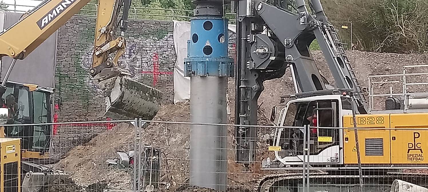 Riesen Bohrer hilft beim Bau vom neuen Stadteil 51 in Essen.