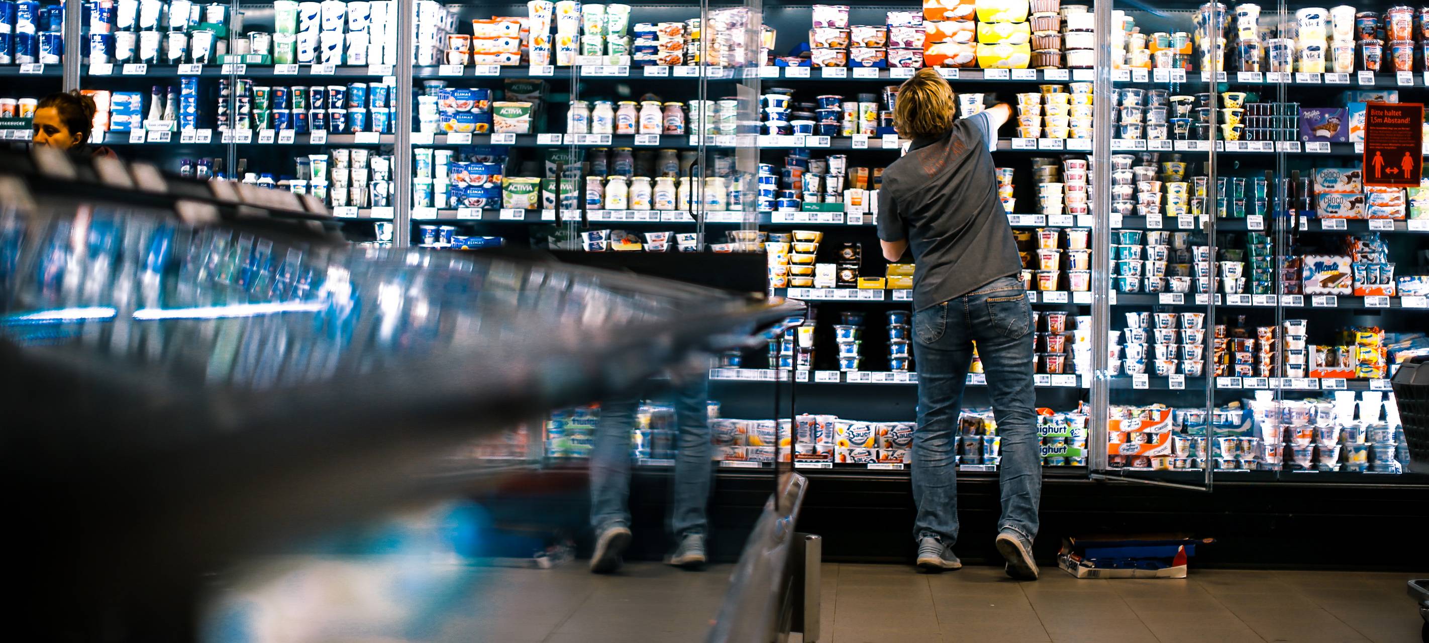 Mitarbeiterin im Einzelhandel bei "Rewe Grob" in Essen-Altenessen