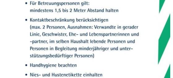 Diese Plakate hängen jetzt auf den Spielplätzen und weisen auf die neuen Regeln hin.