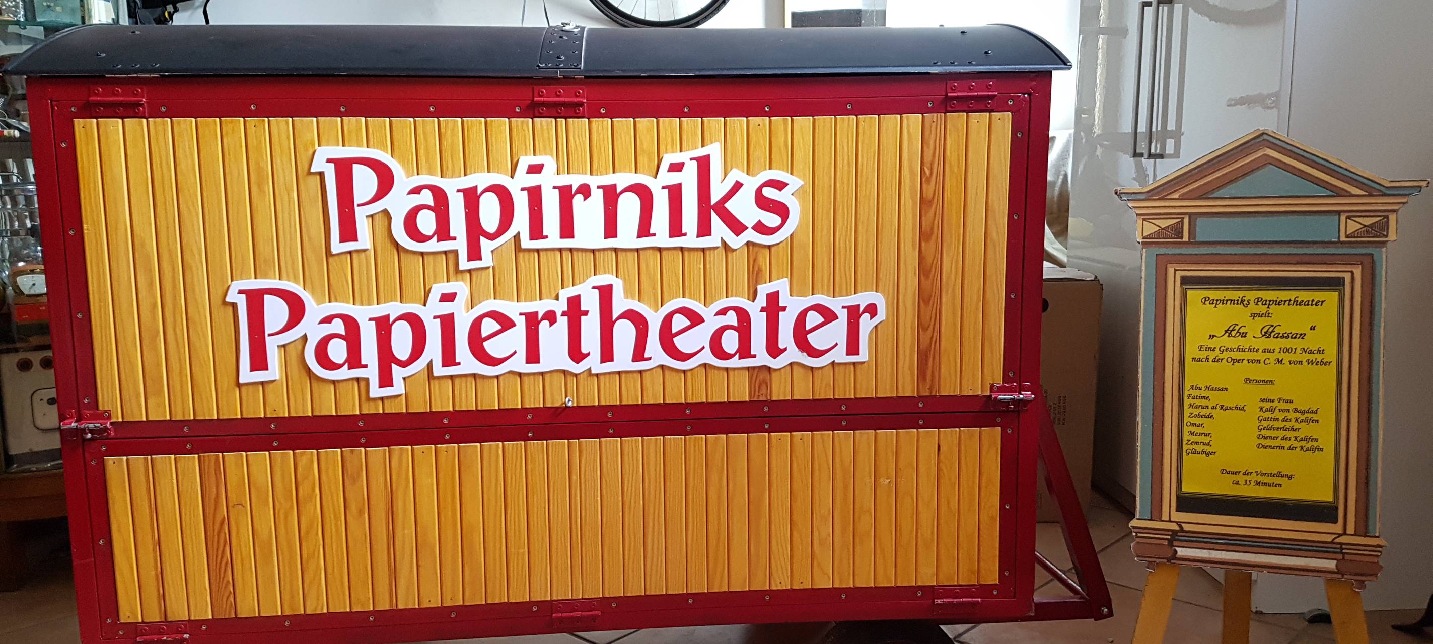 Darin ist das Theater