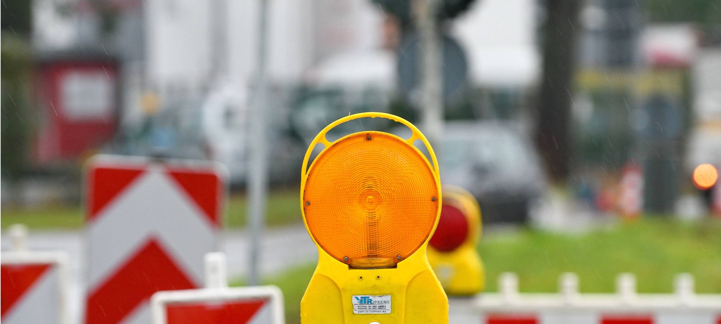 Baustelle auf großer Straße in Essen dauert noch länger