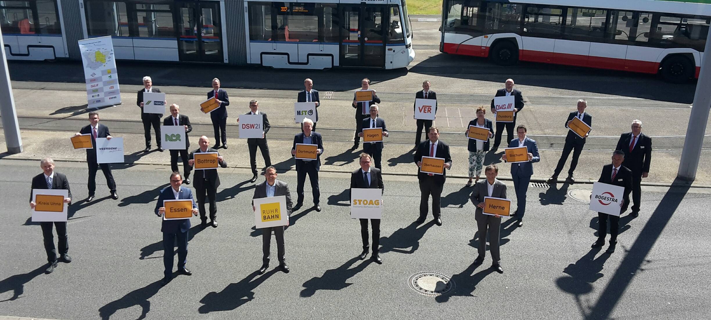 Kommunen, darunter auch Essen und Verkehrsunternehmen im Ruhrgebiet kooperieren für besseren ÖPNV.