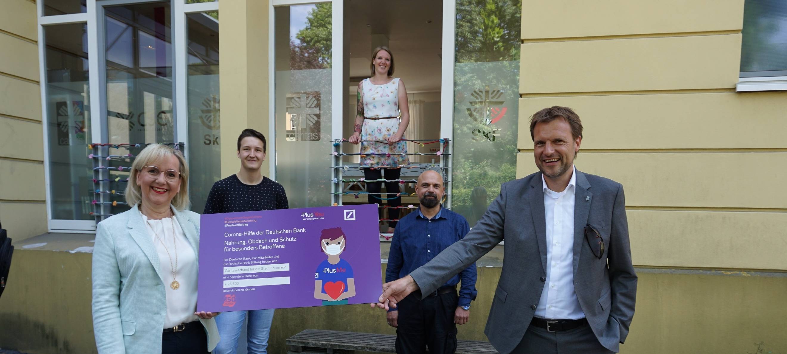 Übergabe Spenden Deutsche Bank an Caritas Essen