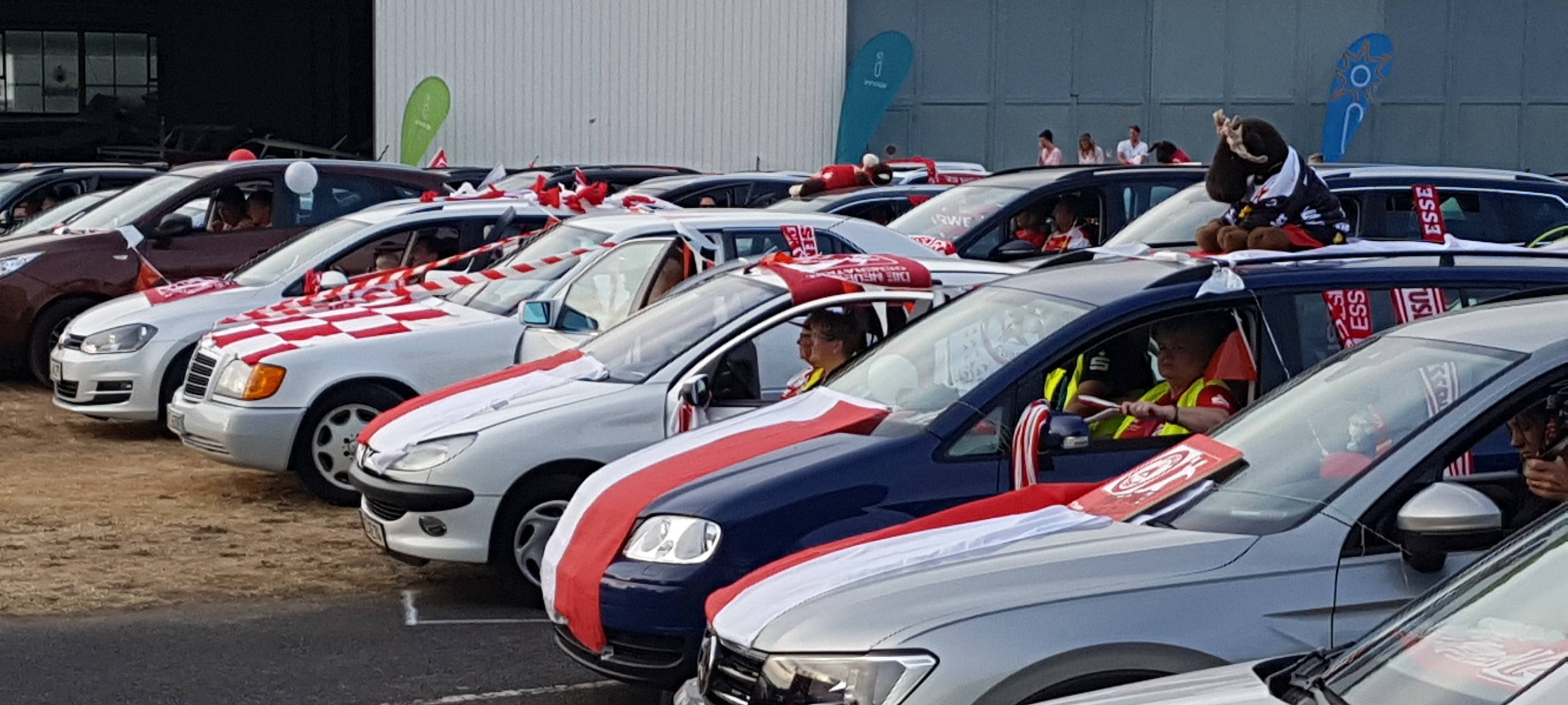 Fans des Tusem aus Essen feiern Aufstieg in die erste Handballbundesliga