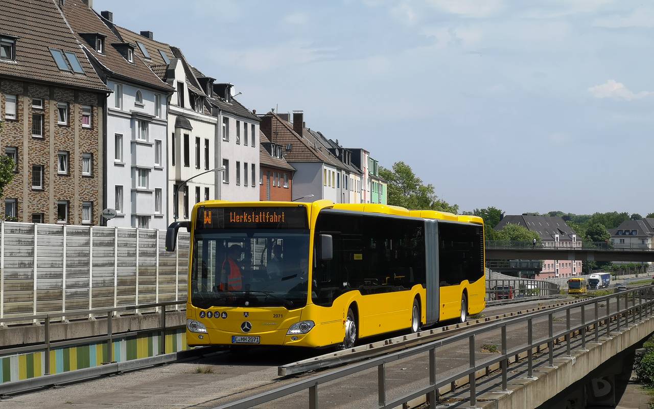 Neuer Spurbus in Essen