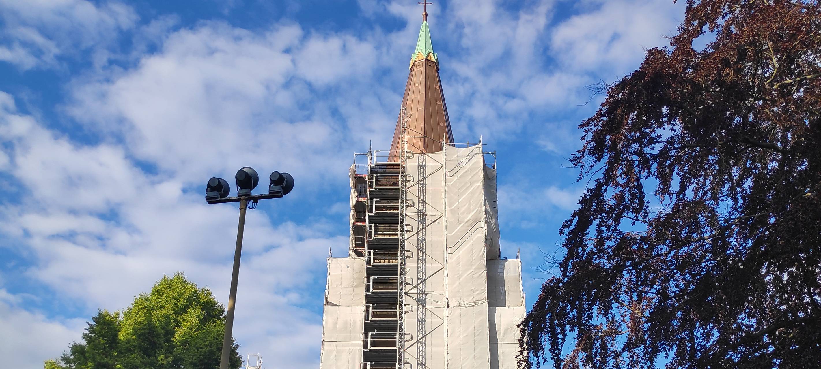 Kirchturm von St. Laurentius in Steele schöner als je zuvor
