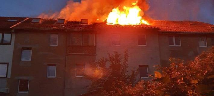 Zwei große Brände in Katernberg und Frohnhausen: Flammen bis aufs Dach