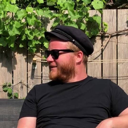 Fabian Schulenkorf im Garten